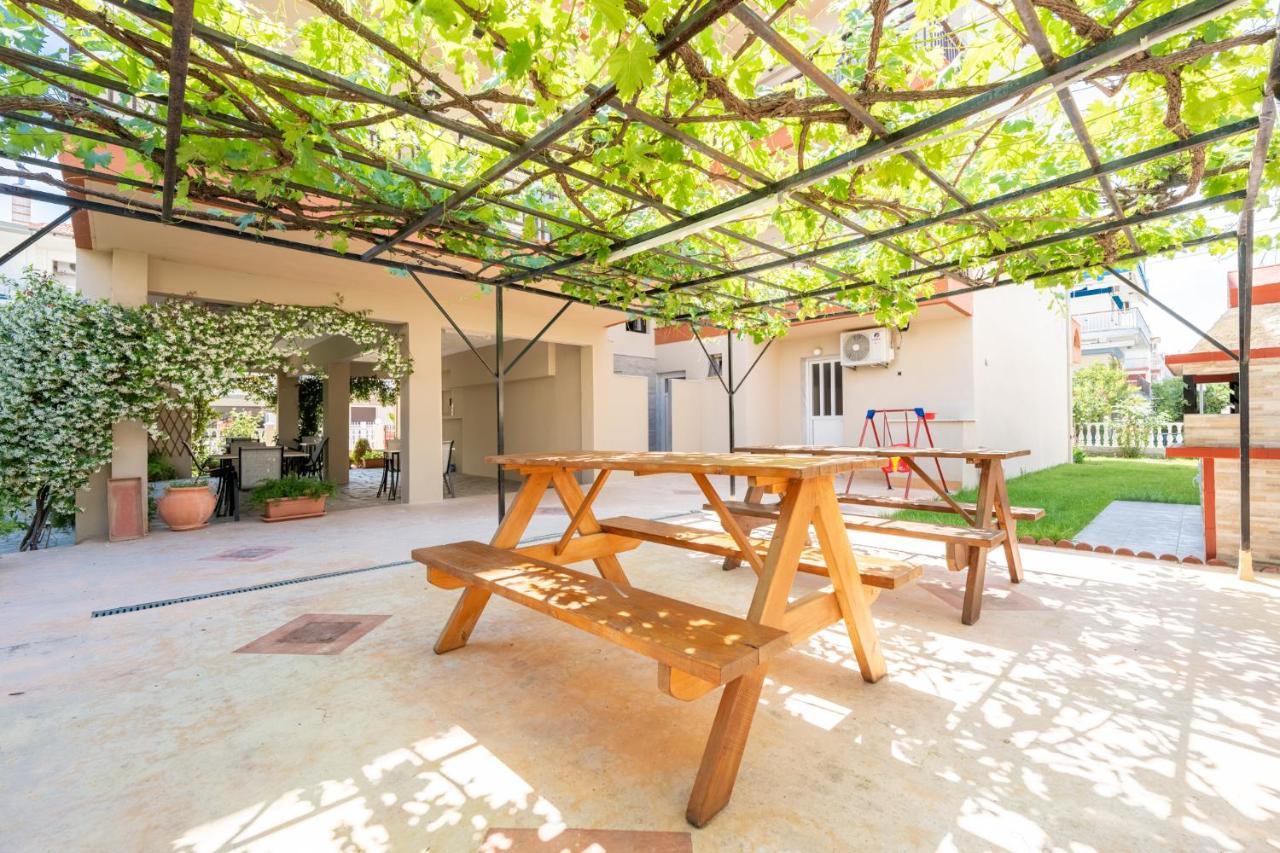 Milonas House Apartments Paralia Dionysiou Esterno foto